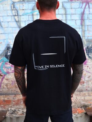 Oversized Tee 'MOVE in SILENCE' - Black
