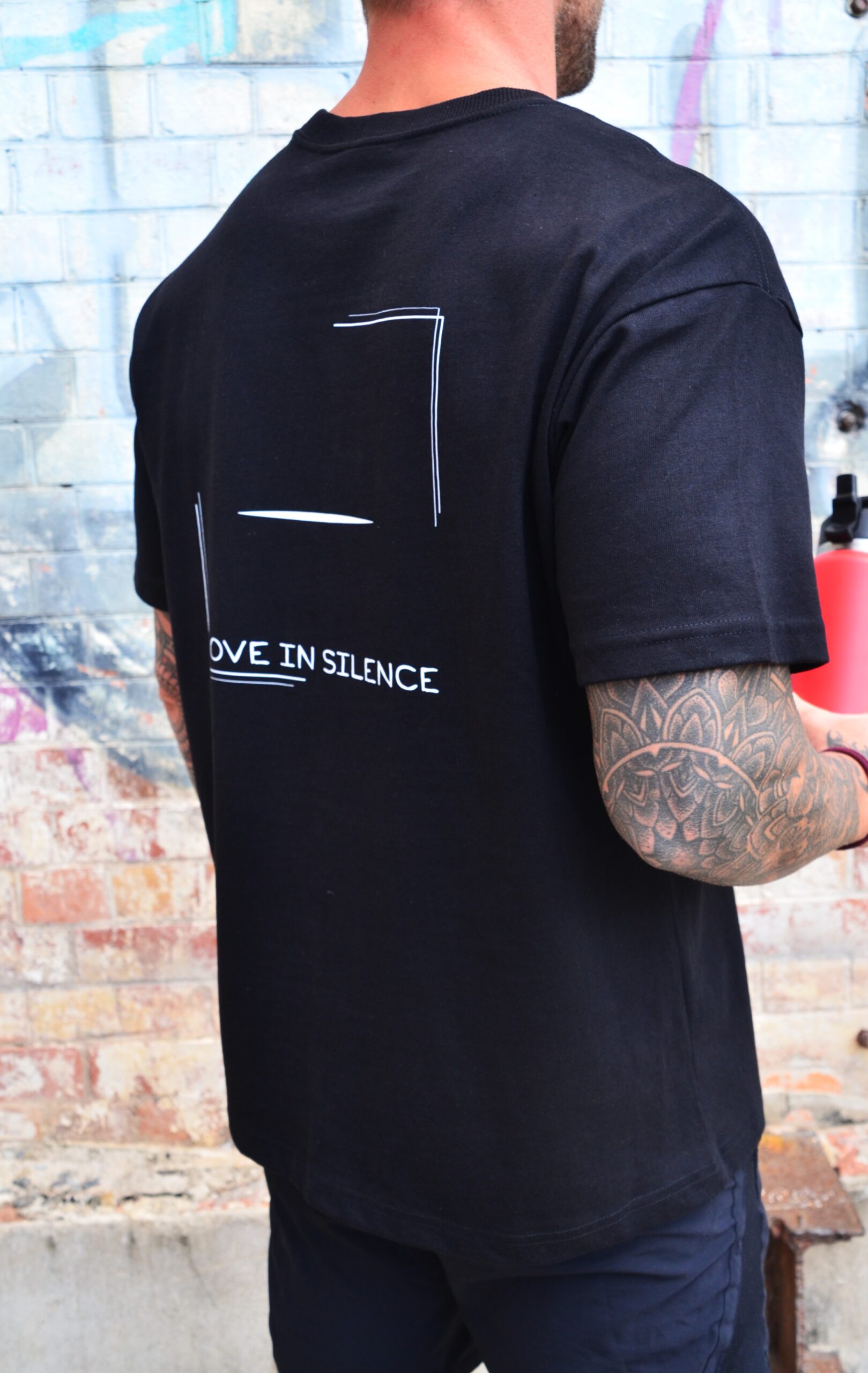 Oversized Tee 'MOVE in SILENCE' - Black - Image 5